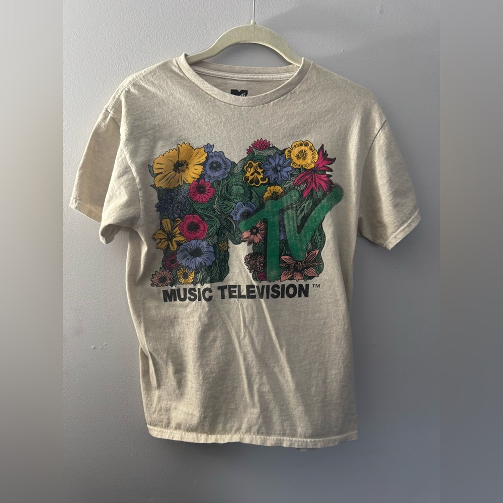 MTV Cream and Green Short Sleeve Tee